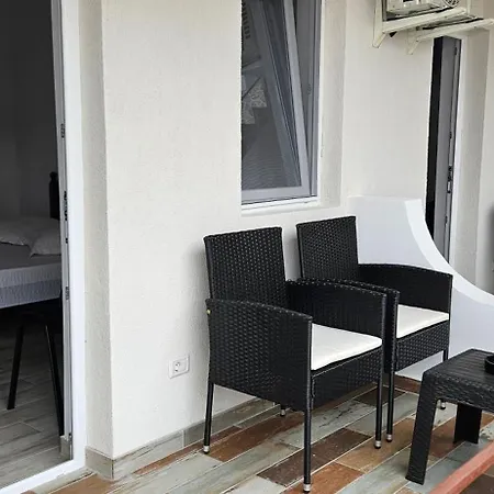 Δωμάτια σε οικογενειακή κατοικία Tomis *