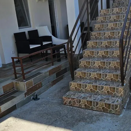 Gazde/Camere de închiriat Tomis Costineşti