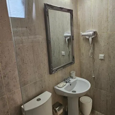 Tomis בית אירוח