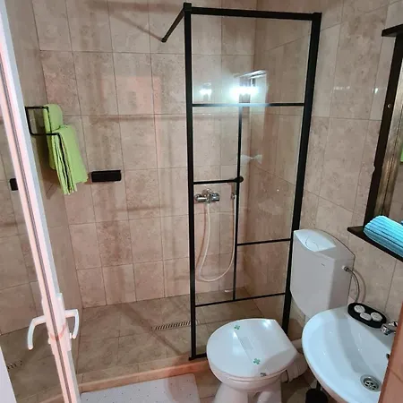 בית אירוח Tomis *