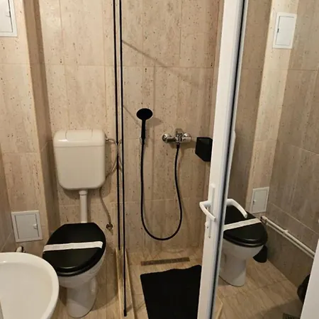 Tomis كوستِنيست