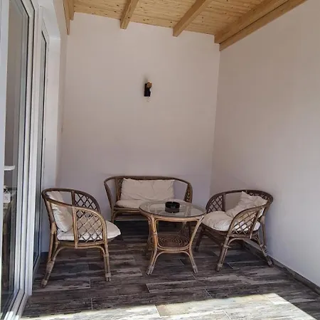 Tomis Homestay *