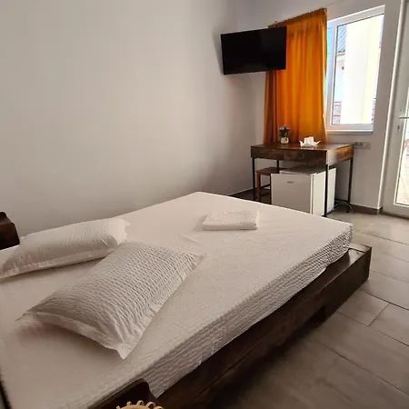 Δωμάτια σε οικογενειακή κατοικία Tomis *
