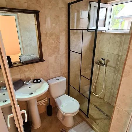 Tomis Gazde/Camere de închiriat Costineşti