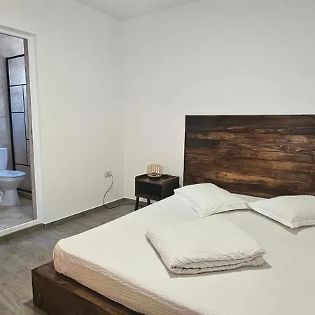 בית אירוח Tomis קוסטינסטי