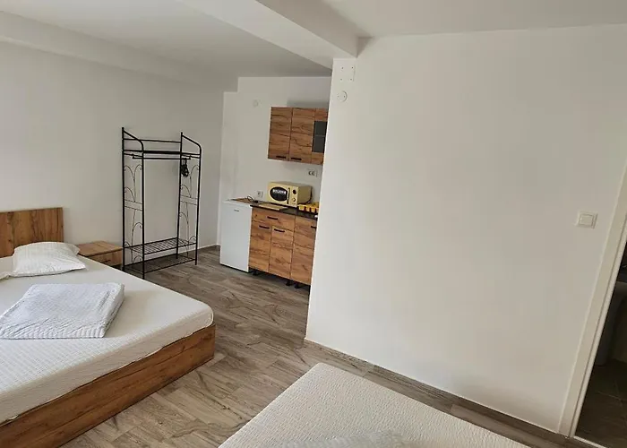 Tomis Quarto em Acomodações Particulares *