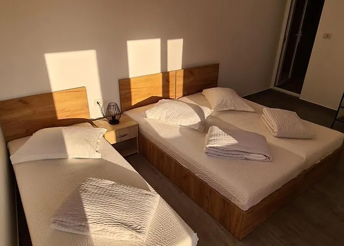 Tomis Quarto em Acomodações Particulares *